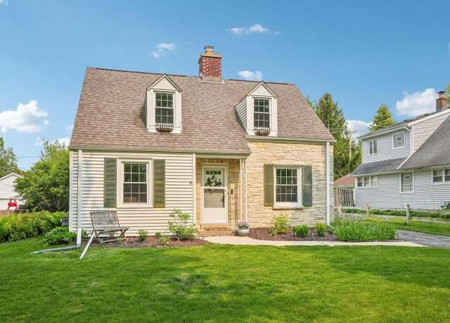 Property at 8330 N Whitney Rd, Fox Point, WI 53217, 3 beds, 1 bath