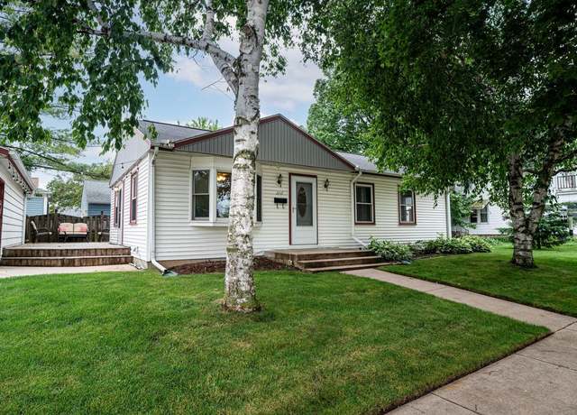 Property at 1157 9th Ave, Grafton, WI 53024, 3 beds, 1 bath