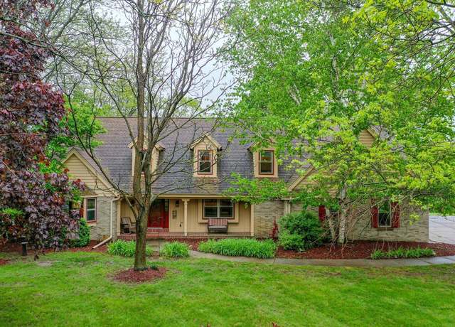 Property at S50W23435 Woodchuck Ln, Waukesha, WI 53189, 4 beds, 2.5 baths