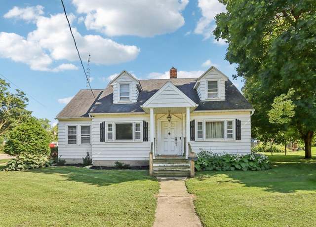 Property at 800 Wisconsin Dr, Jefferson, WI 53549, 3 beds, 2 baths