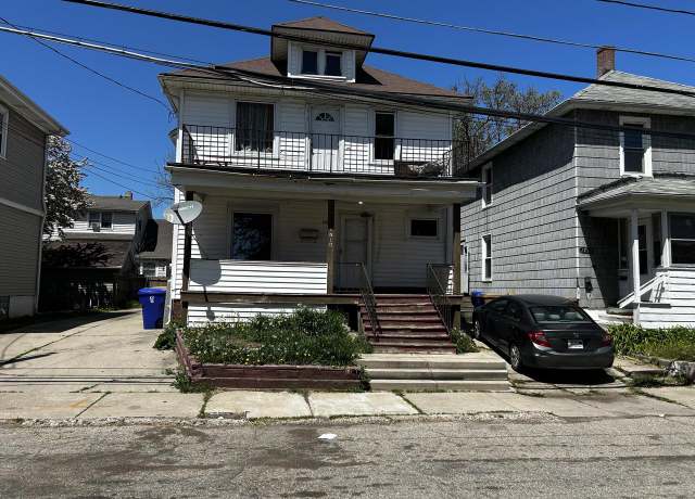 Property at 1716 51st St, Kenosha, WI 53140, 5 beds, 2 baths