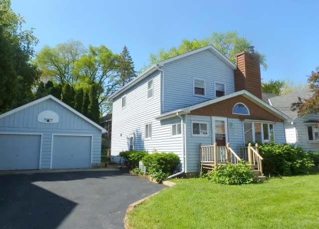 Property at N27W27147 Woodland Dr, Pewaukee, WI 53072, 3 beds, 2 baths
