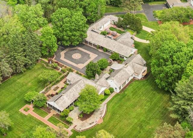 Property at 625 E Juniper Ln, Mequon, WI 53092, 5 beds, 5 baths