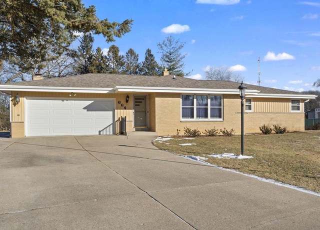 Property at 664 Aberdeen Cir, Hartland, WI 53029, 3 beds, 2 baths