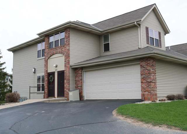 Property at 1022 E Woodview Ct #2, Slinger, WI 53086, 3 beds, 2 baths