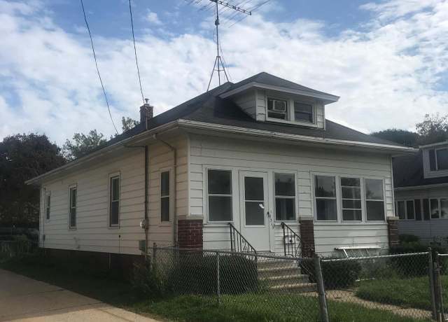 Property at 6315 27th Ave, Kenosha, WI 53143, 2 beds, 1 bath
