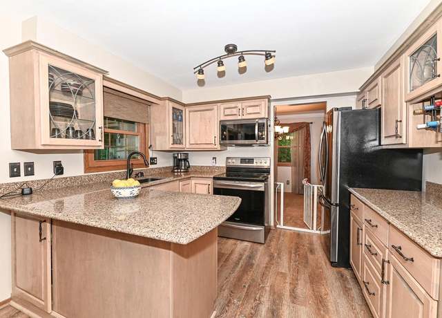 Property at 3274 S Acredale Ct, New Berlin, WI 53151, 3 beds, 2.5 baths