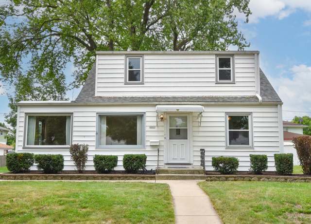 Property at 2221 W Howard Ave, Milwaukee, WI 53221, 4 beds, 1 bath