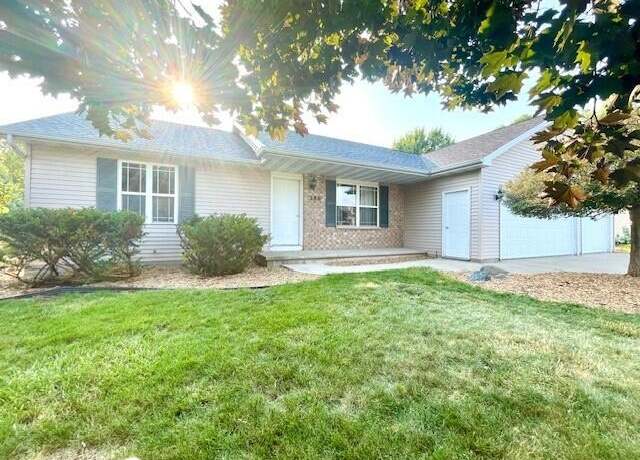 Property at N286 Pinecrest Blvd, Appleton, WI 54915, 3 beds, 2 baths