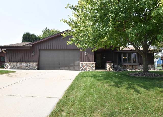 Property at 7535 S Bishops Way, Franklin, WI 53132, 3 beds, 2 baths