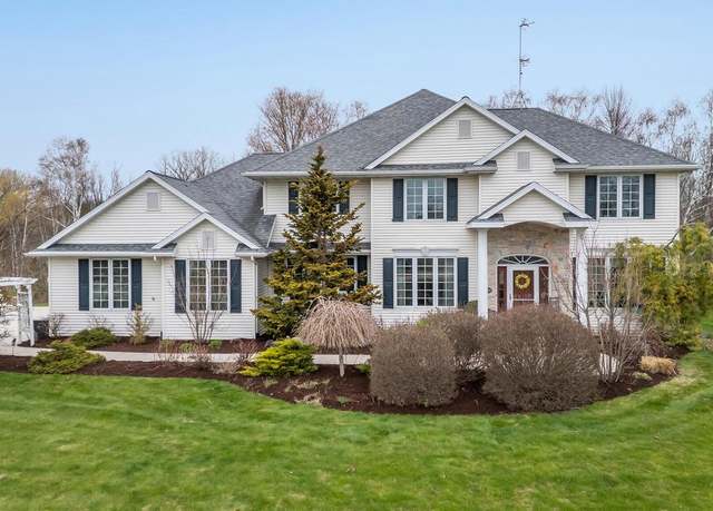 Property at 5203 Skylark Dr, Sheboygan, WI 53083, 4 beds, 3.5 baths