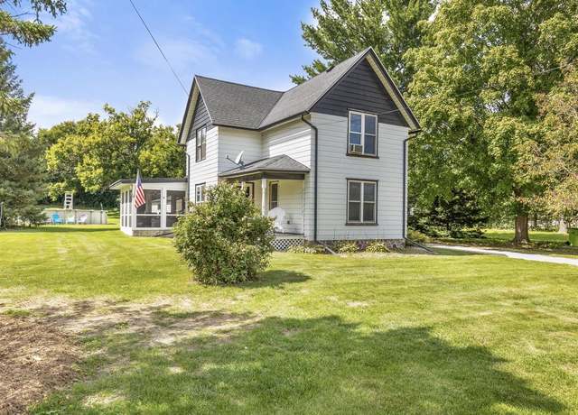 Property at 335 Cottonwood Ave, Hartland, WI 53029, 5 beds, 2 baths