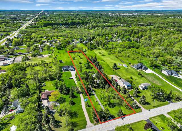 Property at 2901 W Forest Hill Ave, Franklin, WI 53132, 5 beds, 2 baths