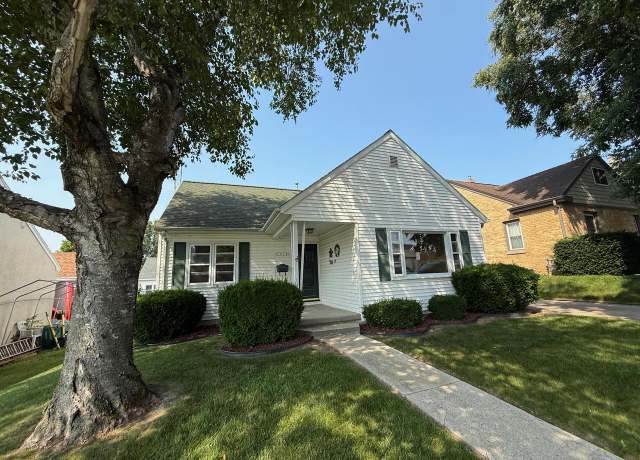 Property at 1018 Pine St, Manitowoc, WI 54220, 4 beds, 2 baths