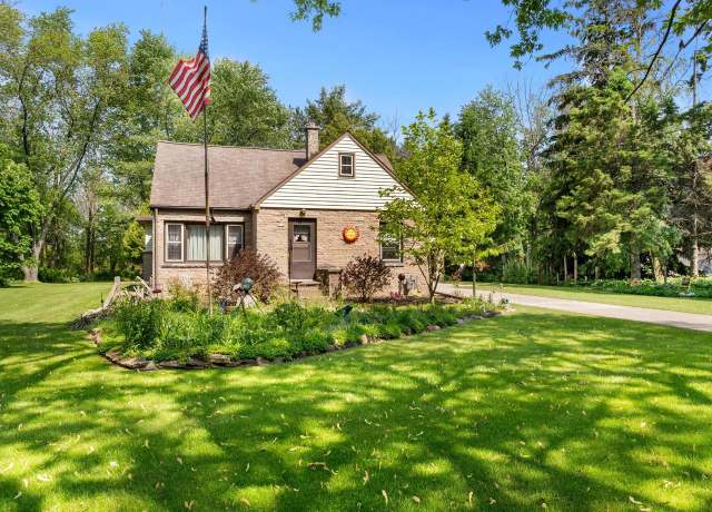 Property at 3615 S 15th St, Manitowoc, WI 54220, 3 beds, 2 baths