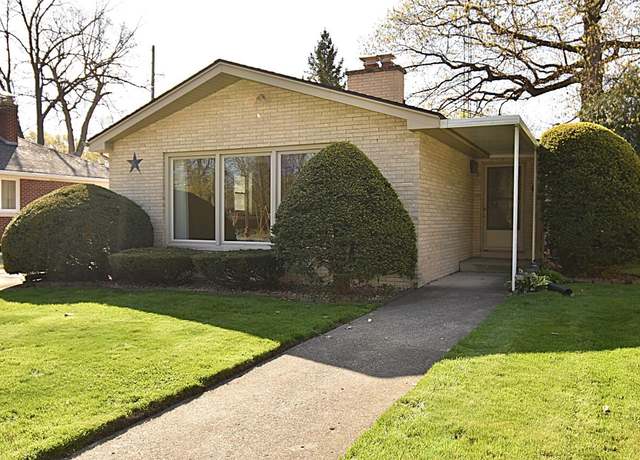 Property at 5015 Harrison Rd, Kenosha, WI 53142, 3 beds, 2 baths