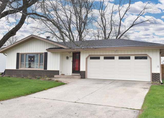 Property at 209 Perry Ave, Racine, WI 53406, 4 beds, 2.5 baths