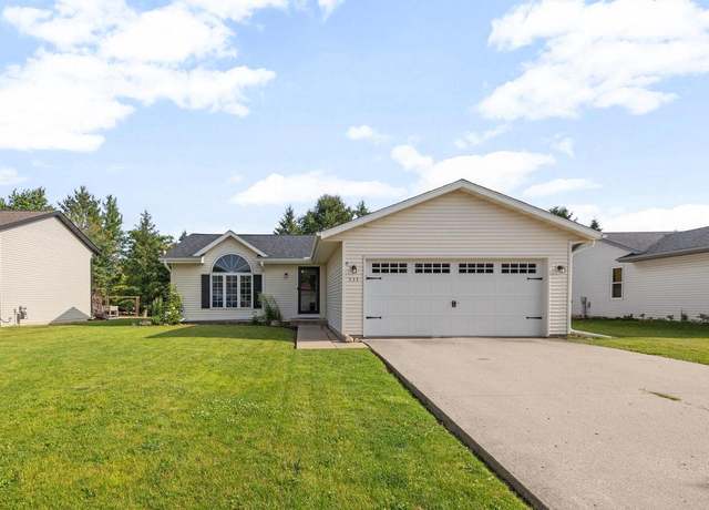 Property at 533 Broadmoore Dr, Hartford, WI 53027, 4 beds, 2.5 baths