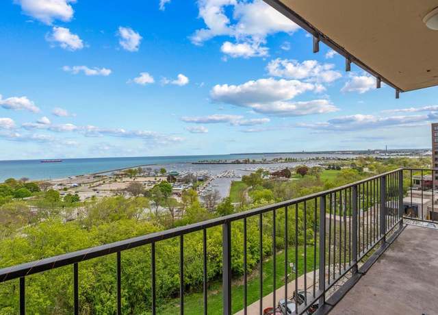 Property at 1919 N Summit Ave Unit 6D, Milwaukee, WI 53202, 3 beds, 2 baths