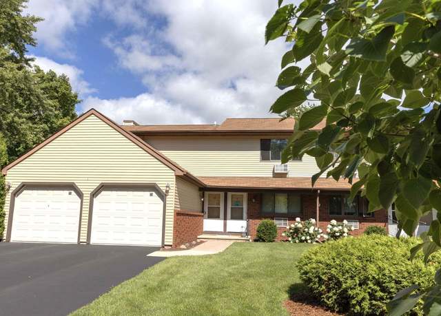 Property at 73 University Dr, Fond Du Lac, WI 54935, 2 beds, 2 baths