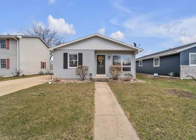 Property at 1707 Monroe Ave, Racine, WI 53405, 4 beds, 3 baths
