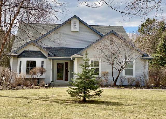 Property at 3123 Center Rd, Cedarburg, WI 53012, 3 beds, 2.5 baths