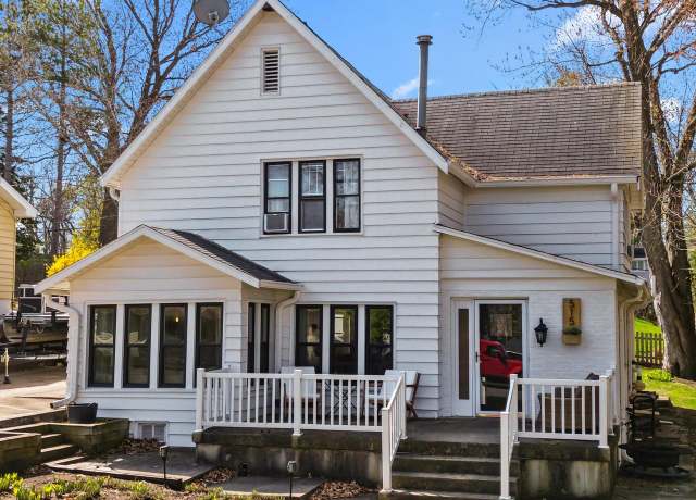 Property at 515 Maple Hill Ter, Twin Lakes, WI 53181, 3 beds, 1.5 baths