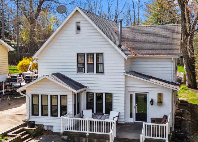 Property at 515 Maple Hill Ter, Twin Lakes, WI 53181, 3 beds, 1.5 baths