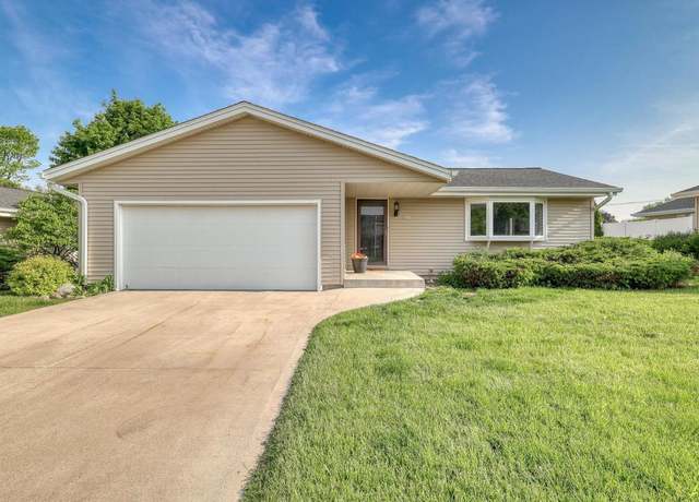 Property at 2409 W Crabapple Ln, Oak Creek, WI 53154, 3 beds, 1.5 baths