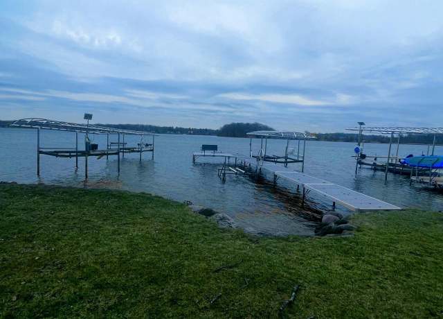 Property at N4142 Sleepy Hollow Rd, Cambridge, WI 53523, 4 beds, 2 baths