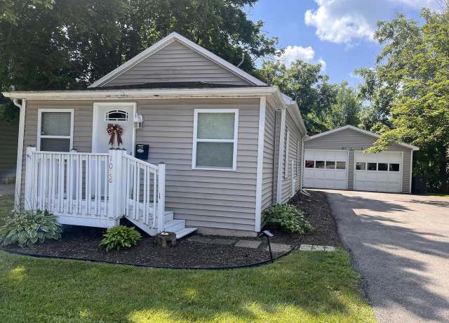Property at 1038 George St, Lake Geneva, WI 53147, 2 beds, 1 bath