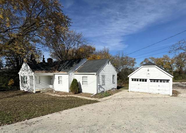 Property at 1806 E Main St, Waukesha, WI 53186, 3 beds, 1 bath