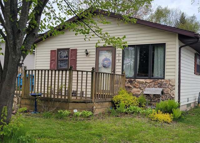 Property at 1619 Fern Dr, Manitowoc, WI 54220, 3 beds, 2 baths