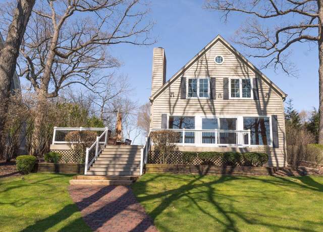 Property at W312N6422 Beaver Lake Rd, Hartland, WI 53029, 4 beds, 3 baths
