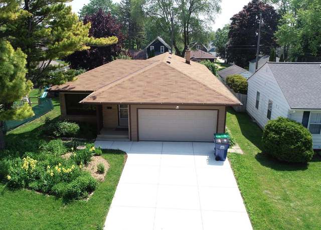 Property at 206 S High St, Port Washington, WI 53074, 3 beds, 1.5 baths