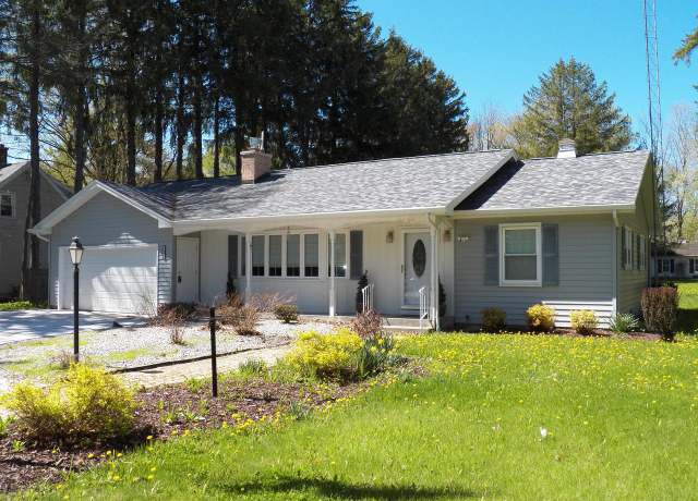 Property at 1644 N Rapids Rd, Manitowoc, WI 54220, 3 beds, 2.5 baths