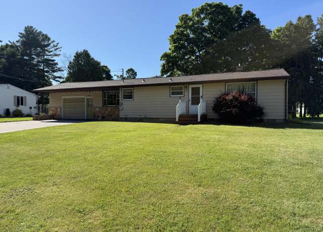 Property at 945 Steiner Dr, Mishicot, WI 54228, 3 beds, 1.5 baths