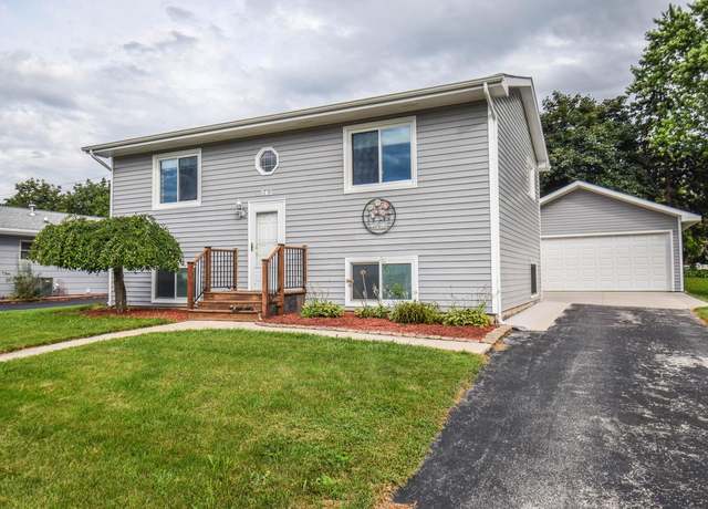 Property at 743 Foxtrail Cir, Burlington, WI 53105, 3 beds, 1.5 baths