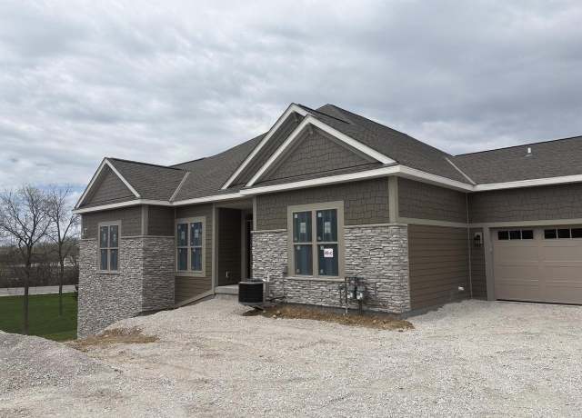 Property at N28W25285 Parkway Ridge Cir Unit -C Bldg 14 Unit 49, Pewaukee, WI 53072, 2 beds, 2 baths