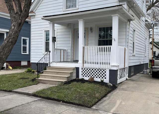 Property at 1645 Howe St, Racine, WI 53403, 4 beds, 1.5 baths