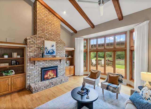 Property at 10555 N Haddonstone Pl, Mequon, WI 53092, 5 beds, 5 baths