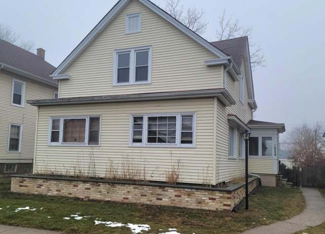 Property at 1629 Quincy Ave, Racine, WI 53405, 4 beds, 2 baths