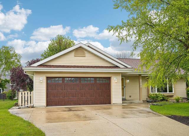 Property at 8542 S Cortland Dr, Oak Creek, WI 53154, 3 beds, 2 baths