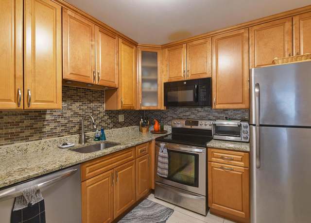 Property at 2470 W Good Hope Rd #270, Glendale, WI 53209, 2 beds, 1.5 baths