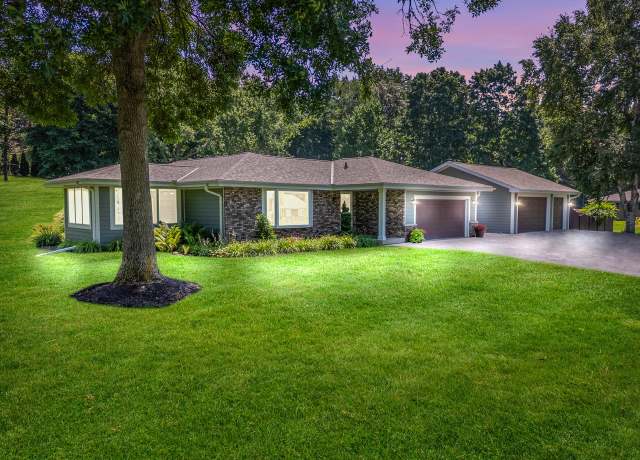 Property at 21605 W Hidden Valley Dr, New Berlin, WI 53146, 3 beds, 2 baths