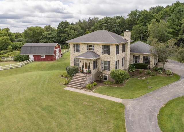 Property at N1483 Coolidge Rd, Oconomowoc, WI 53066, 4 beds, 3.5 baths