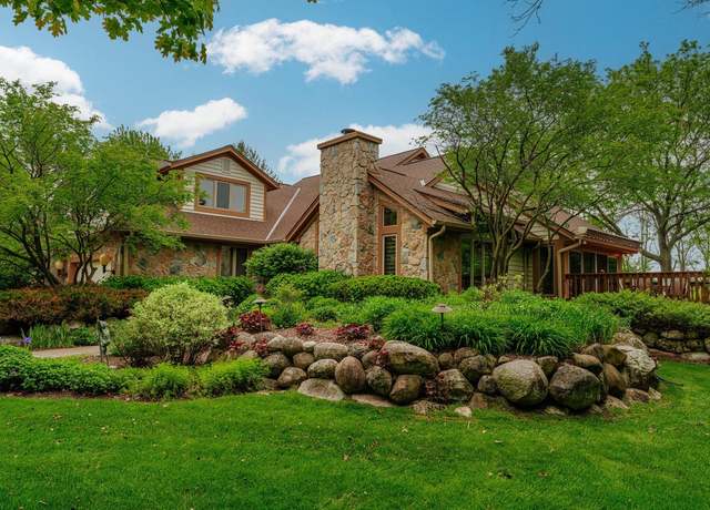 Property at N19W22081 Fox View Ct Unit 2B, Waukesha, WI 53186, 4 beds, 4 baths