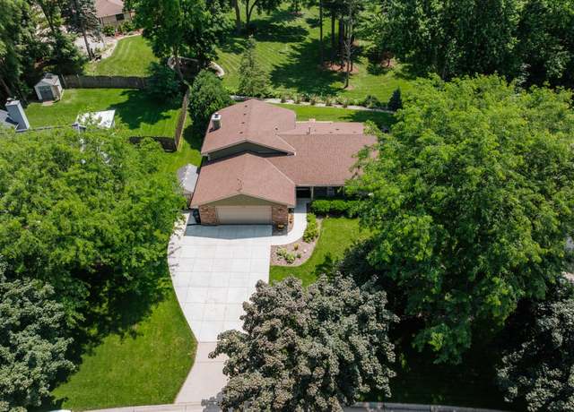 Property at 11115 W Drake Ln, Franklin, WI 53132, 3 beds, 2 baths