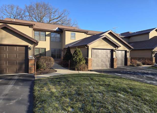 Property at 8114 S Forest Hills Cir, Franklin, WI 53132, 2 beds, 1.5 baths