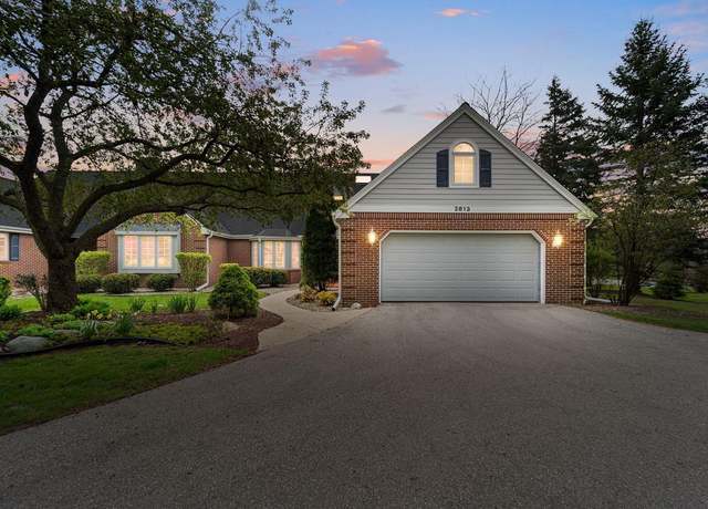 Property at 2613 W Lake Vista Ct, Mequon, WI 53092, 2 beds, 2.5 baths